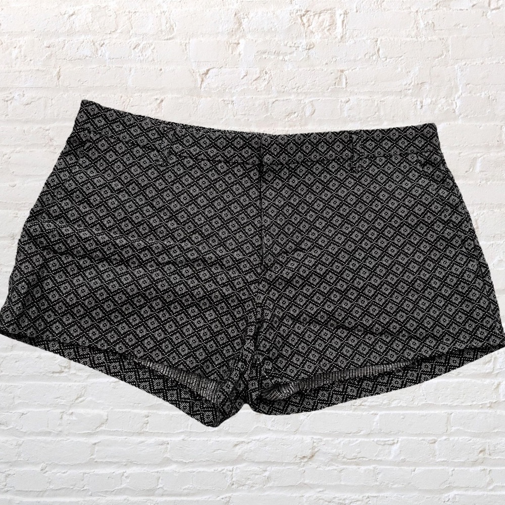 Like 🆕 Banana Republic geometric weave black and grey shorts